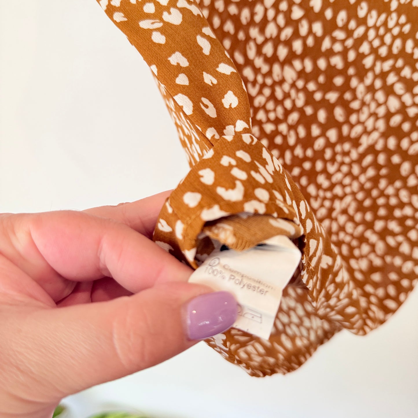 Shein Size M Sleeveless V-Neck Top