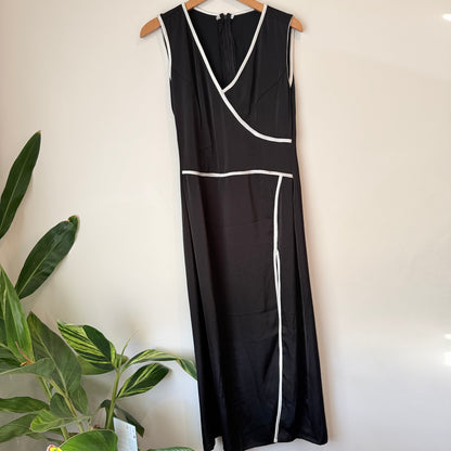 Brand Unknown Black with White Trim Dress – U/Arm 42cm