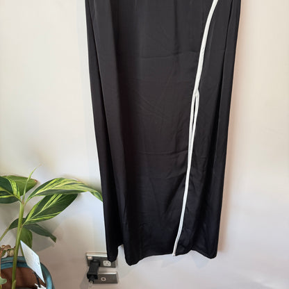 Brand Unknown Black with White Trim Dress – U/Arm 42cm