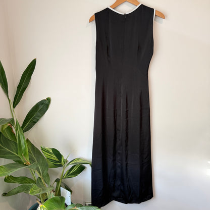 Brand Unknown Black with White Trim Dress – U/Arm 42cm