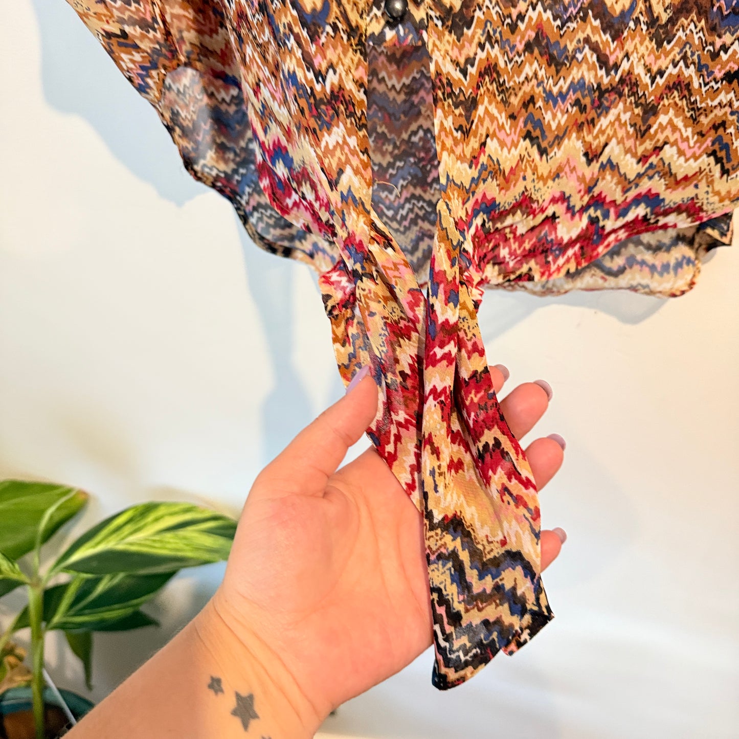 Twin Rivers Size 12 Sheer V-Neck Blouse