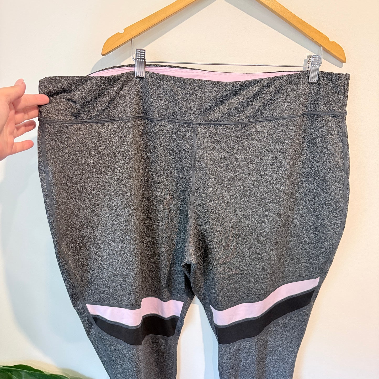 Active Intent Cool Dry Cropped Leggings Charcoal/Pink - Size 5XL