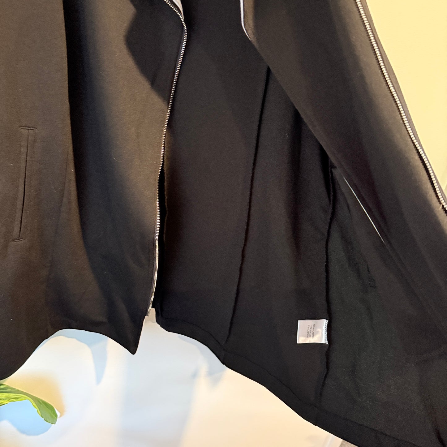 Millers Size 18 Black Zip Up Blazer