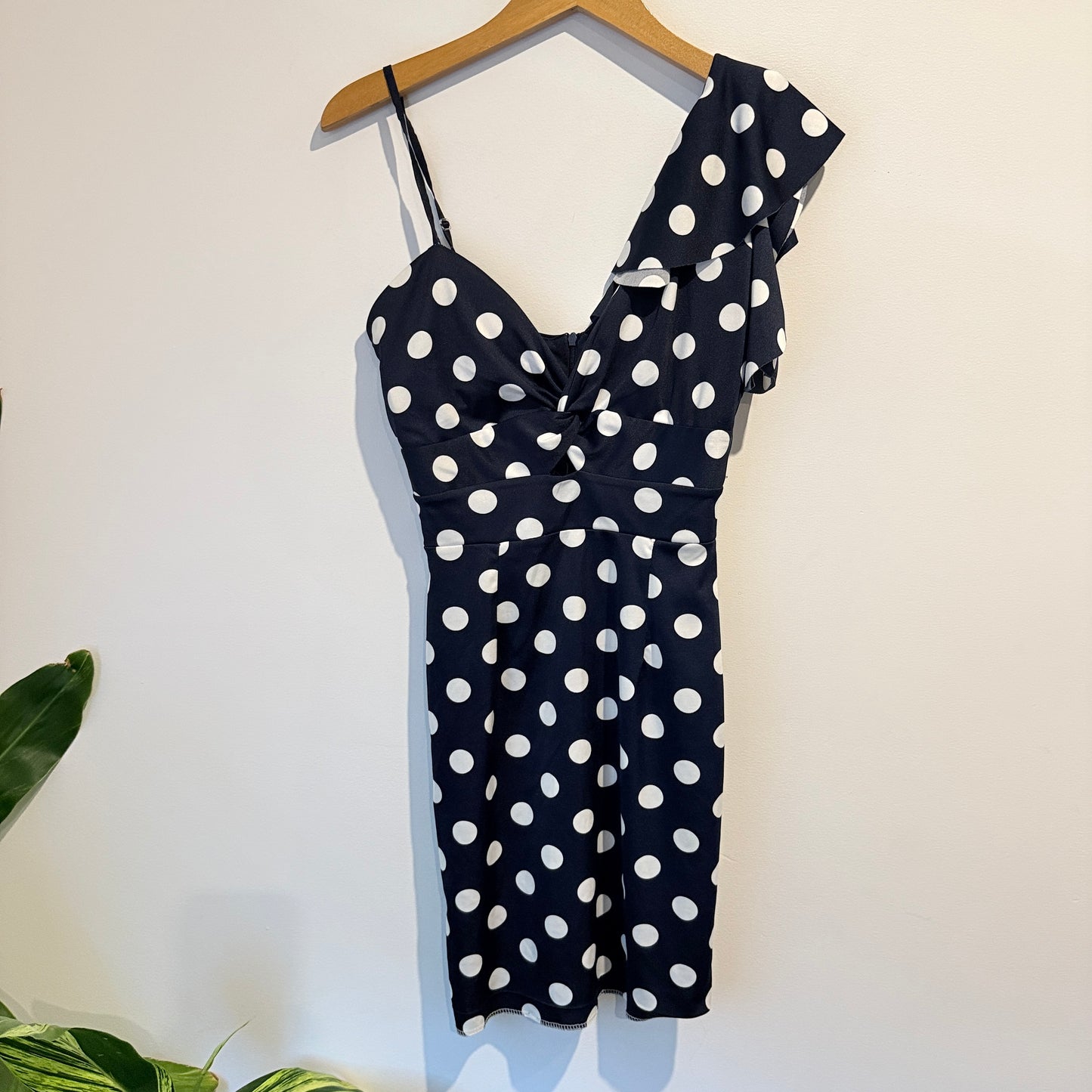 Brand Unknown Polka Dot One-Shoulder Dress – 33cm Under Bust