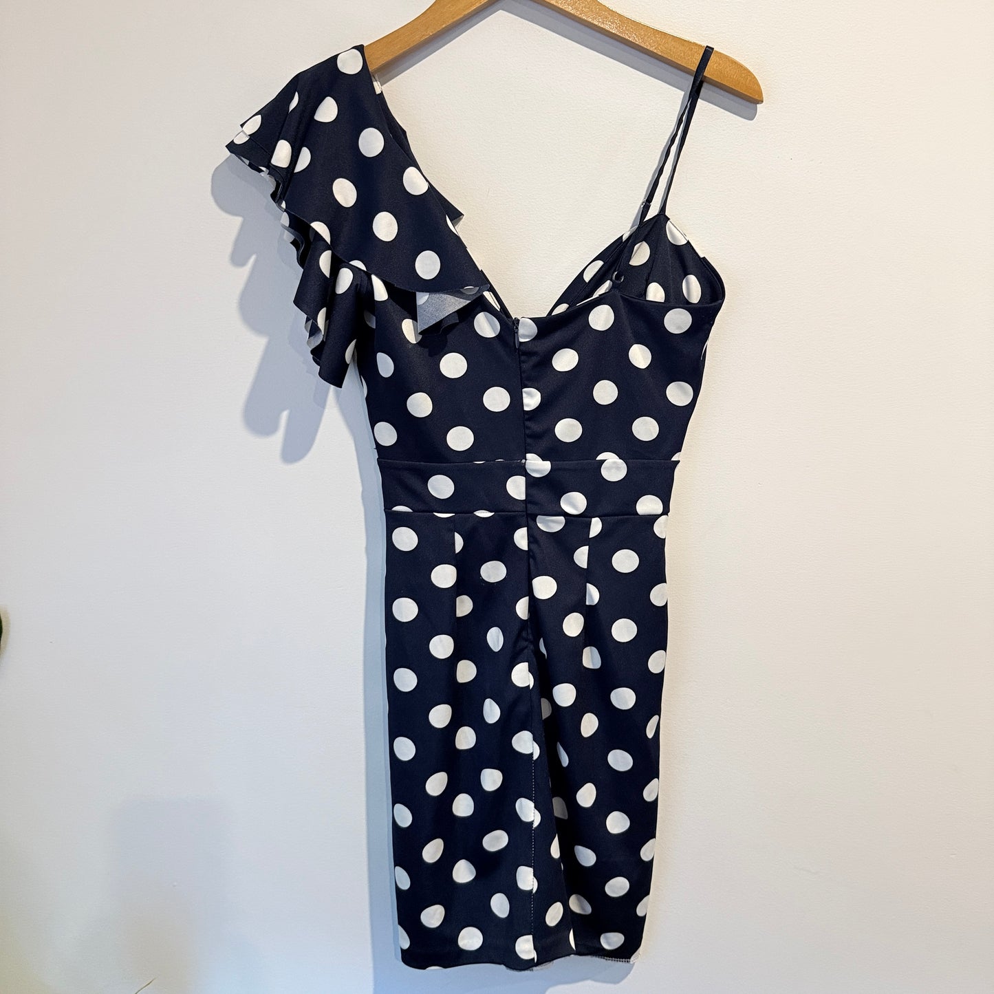 Brand Unknown Polka Dot One-Shoulder Dress – 33cm Under Bust