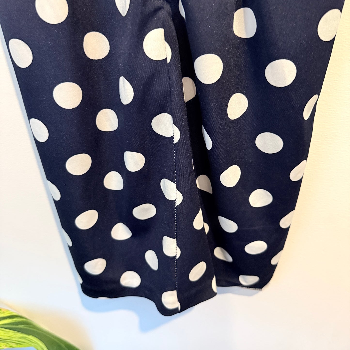 Brand Unknown Polka Dot One-Shoulder Dress – 33cm Under Bust