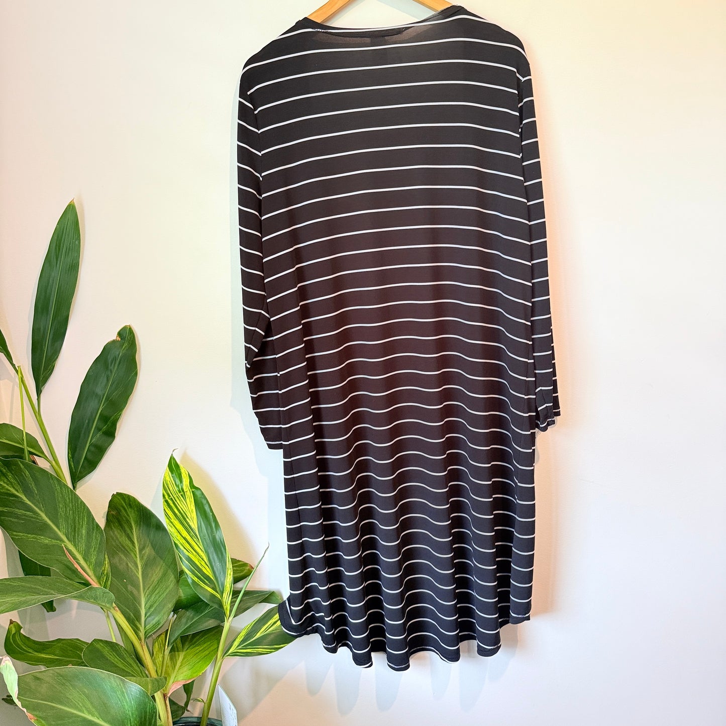 Now Size 18 Black & White Striped Long Cardigan