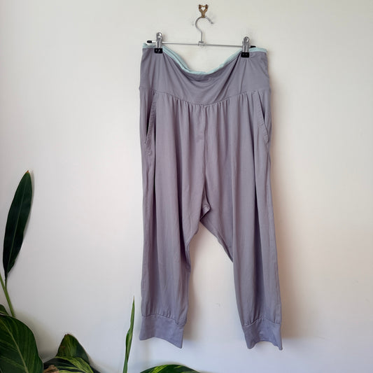 Uniqlo Size 6 Harem Drop Crotch Pants