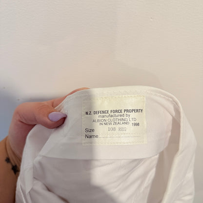 NZ Defence Force (1998) Size 108 Reg White Chino Shorts – NZ Made