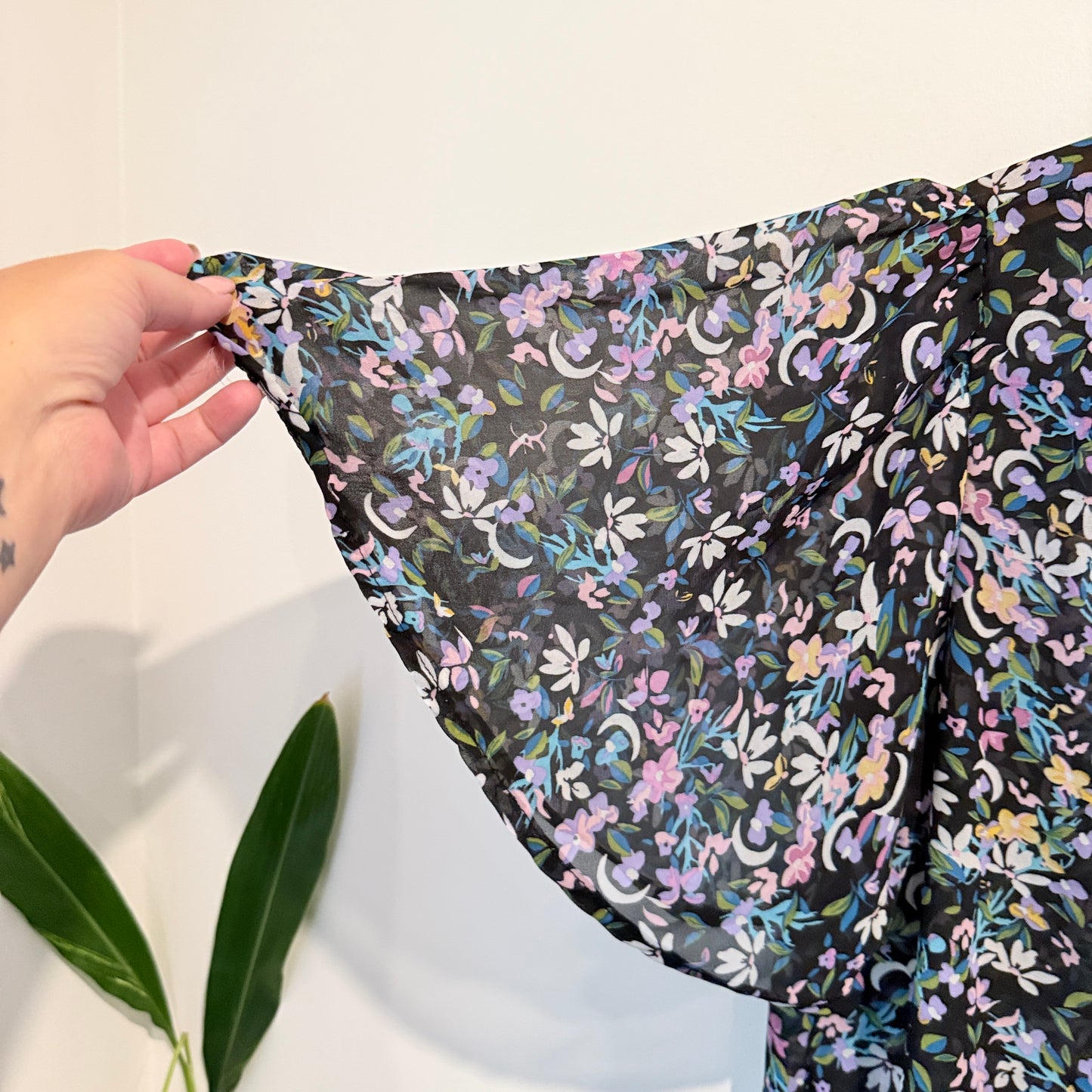Seven Stars Floral V Neck Blouse - Size 12