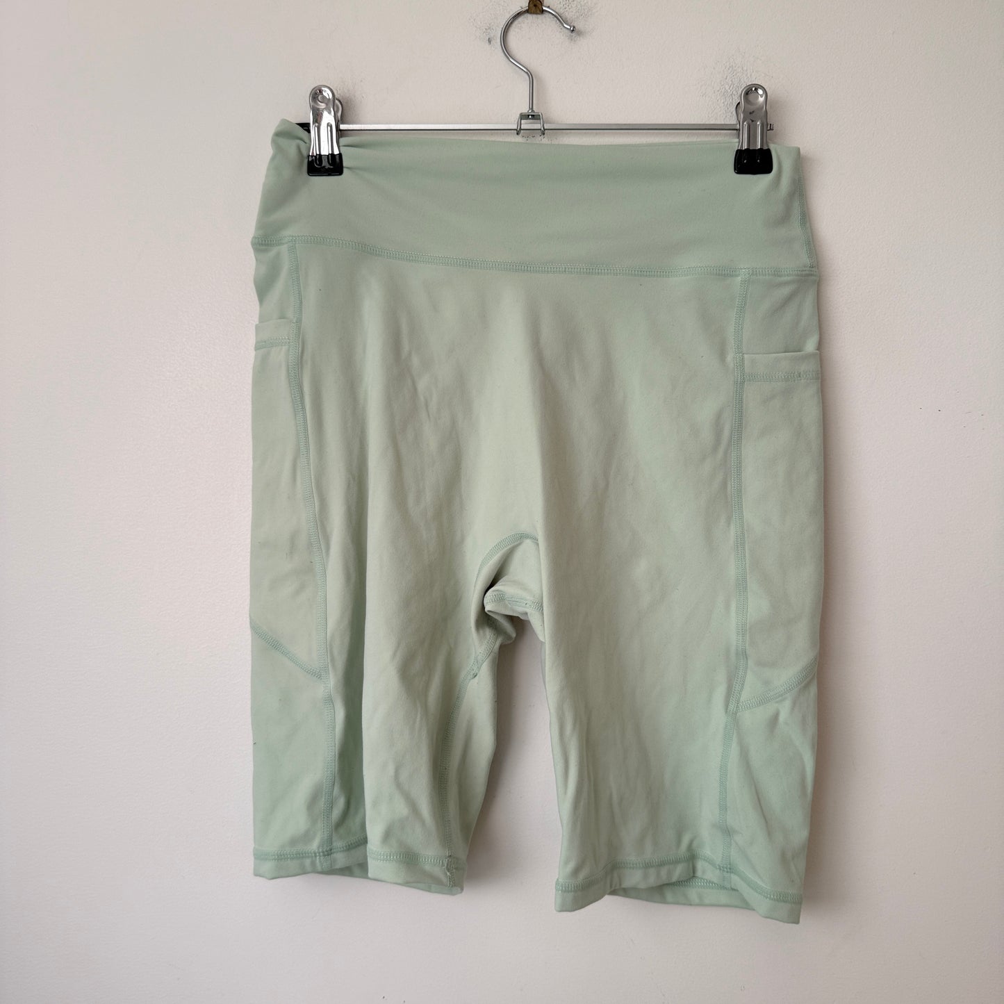ECHT Size XL High-Waisted Fitness Shorts