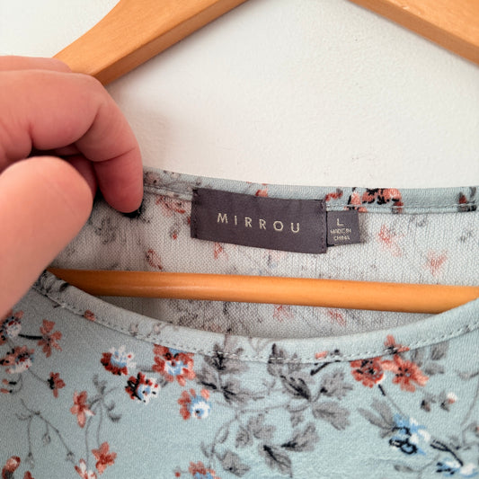 Mirrou Size L Short-Sleeve Top