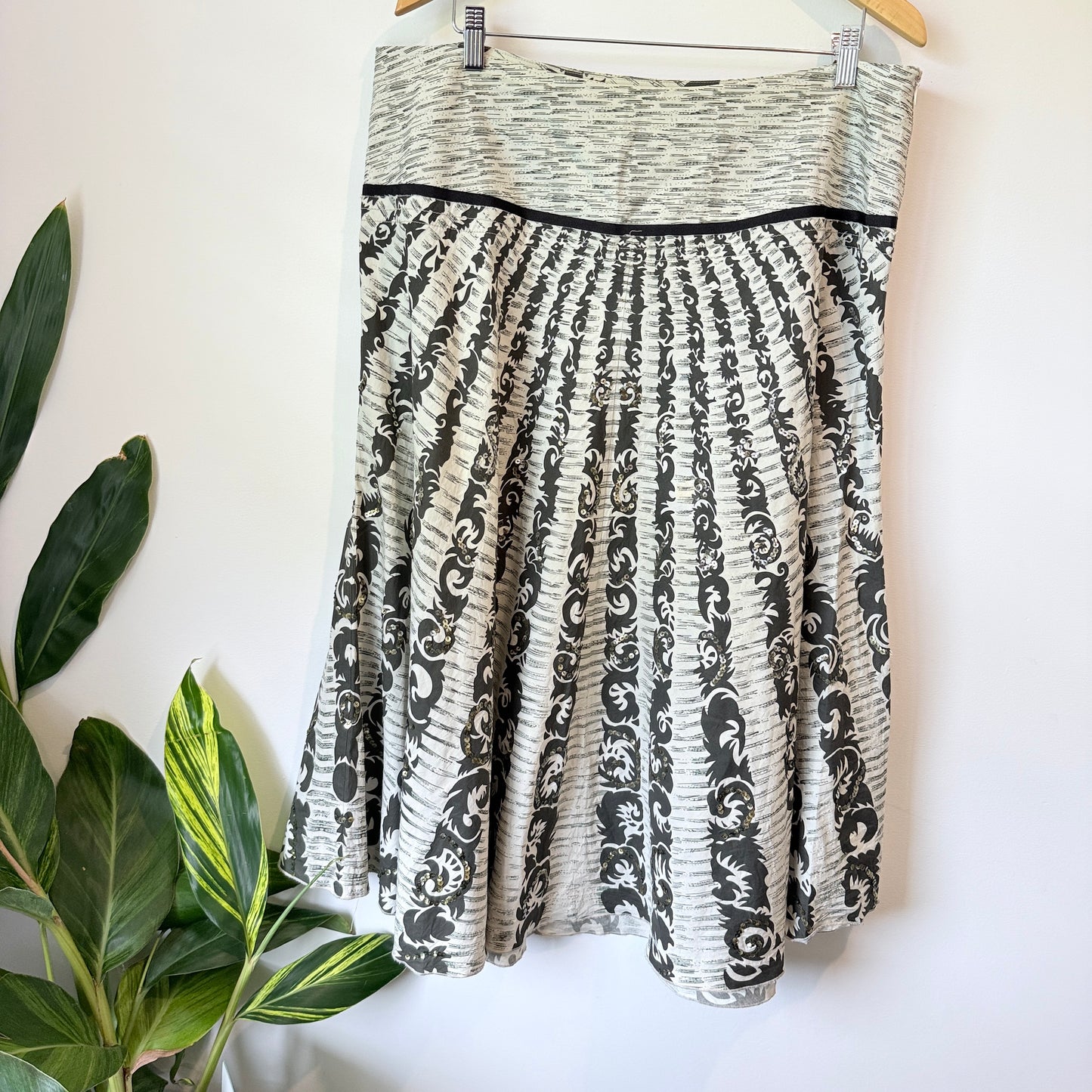 Verge Skirt in Black and Cream Abstract Print - Size 18