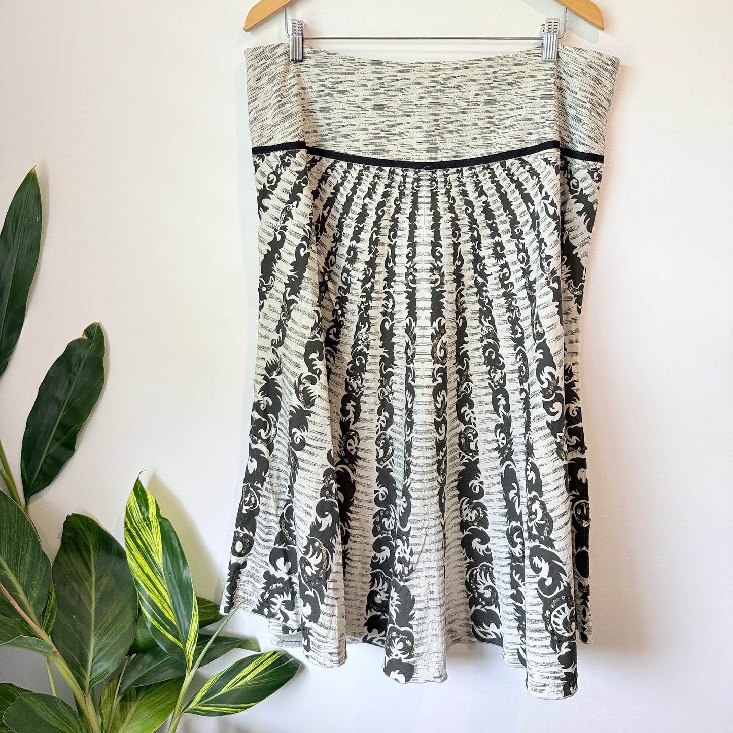 Verge Skirt in Black and Cream Abstract Print - Size 18