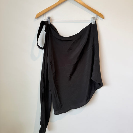 Harpa L Single Sleeve Black Top