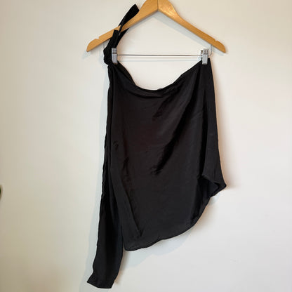 Harpa L Single Sleeve Black Top