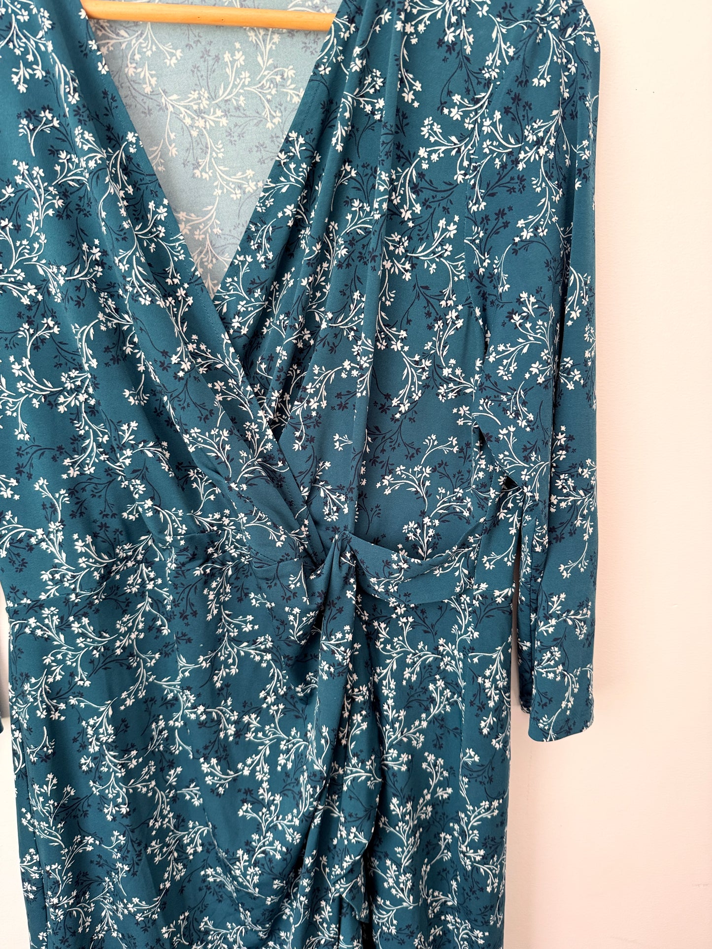 Jacqui.E Size L Faux Wrap-Style Dress