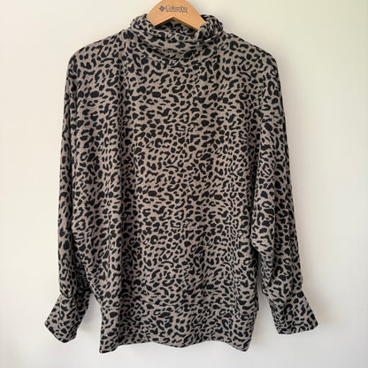 TEMT Size L Leopard Print Turtleneck Top