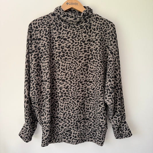 TEMT Size L Leopard Print Turtleneck Top
