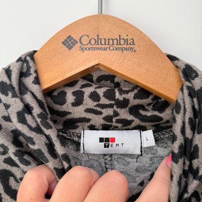 TEMT Size L Leopard Print Turtleneck Top