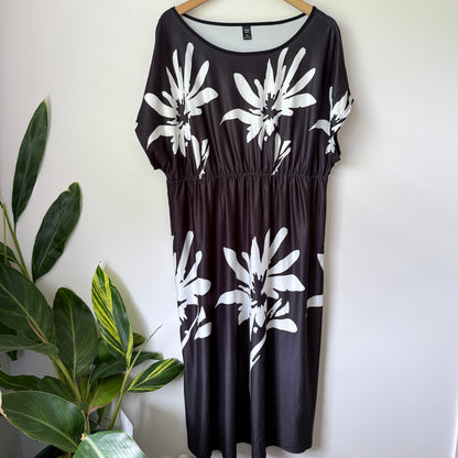 Shein Curve Size 2XL Black White Floral Print Dress Elastic Waist