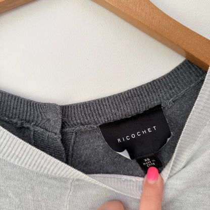 Ricochet Size XS Gray and White Knit Top with 3/4 Sleeves