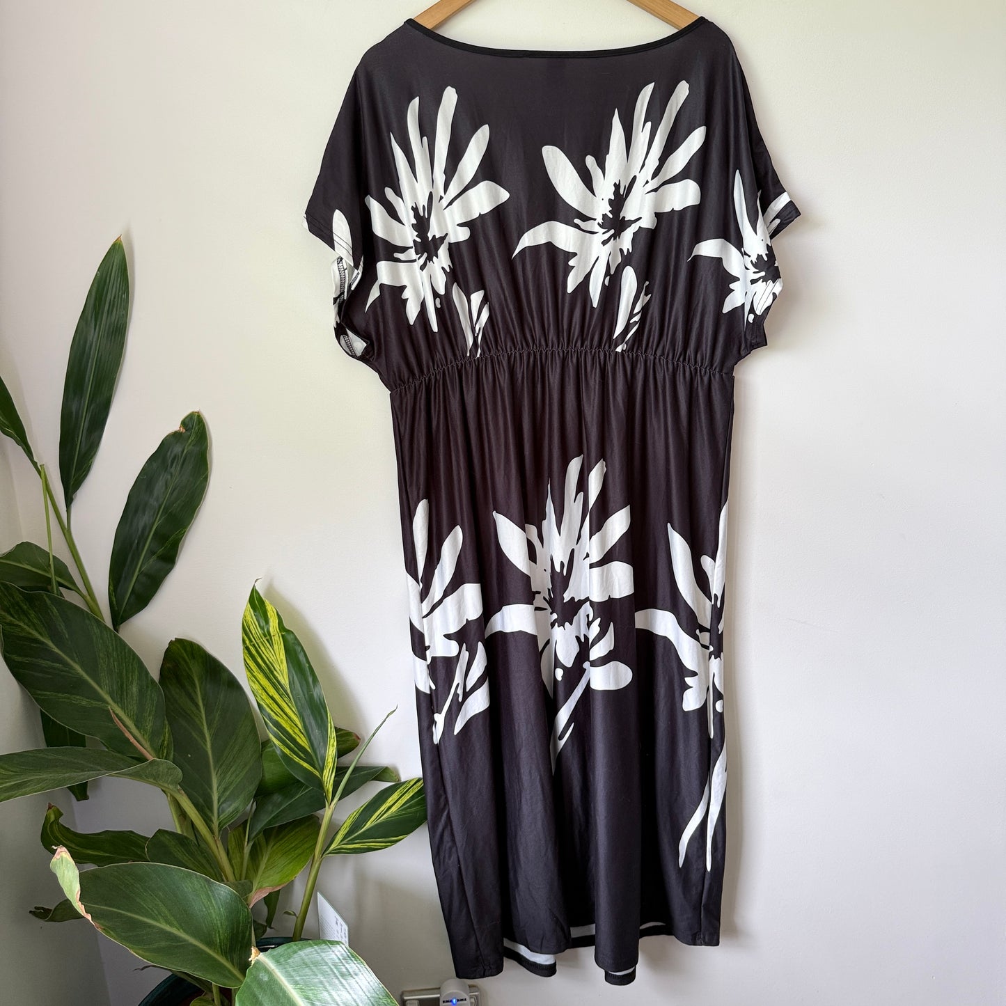 Shein Curve Size 2XL Black White Floral Print Dress Elastic Waist