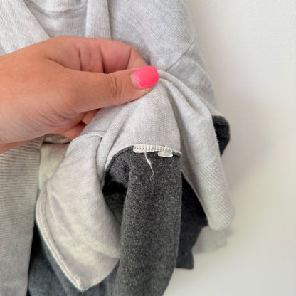 Ricochet Size XS Gray and White Knit Top with 3/4 Sleeves