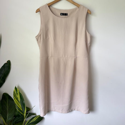 YQ Size U/Arm 53.5cm Beige Sleeveless Shift Dress
