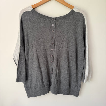 Ricochet Size XS Gray and White Knit Top with 3/4 Sleeves