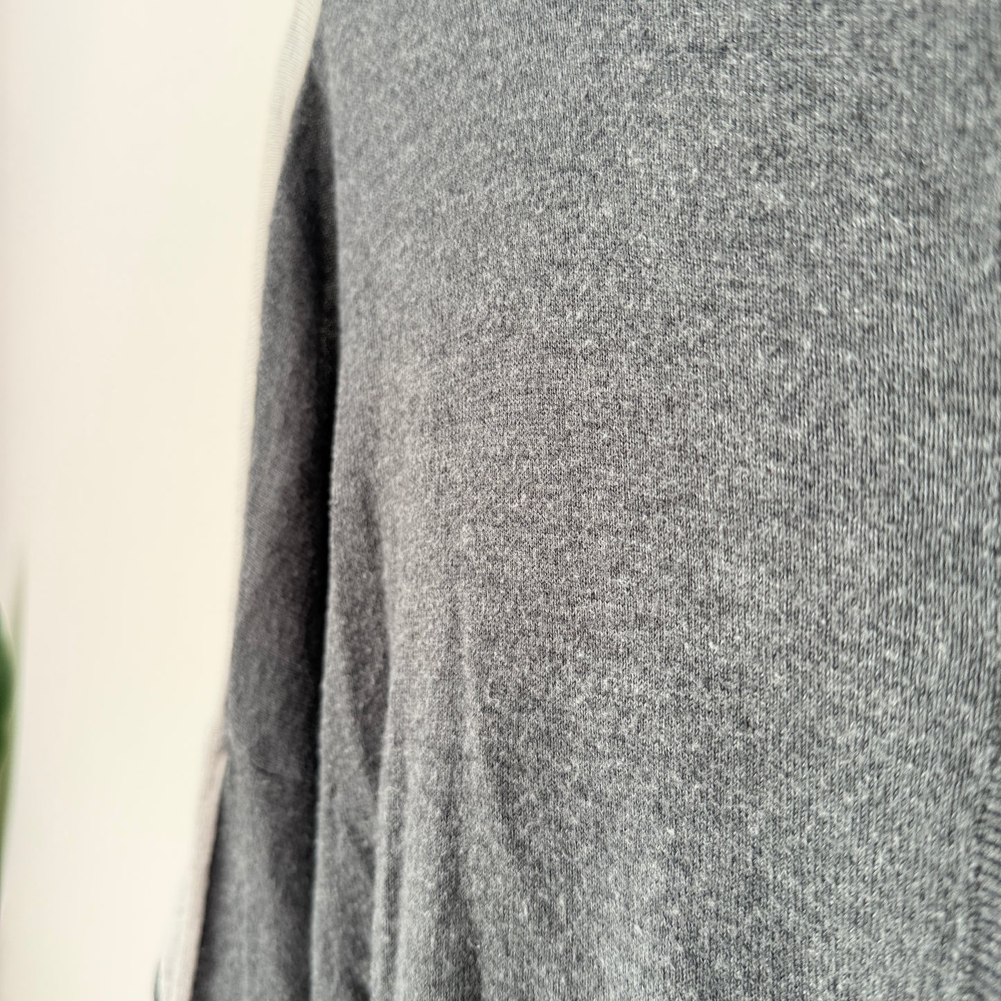 Ricochet Size XS Gray and White Knit Top with 3/4 Sleeves