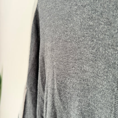 Ricochet Size XS Gray and White Knit Top with 3/4 Sleeves