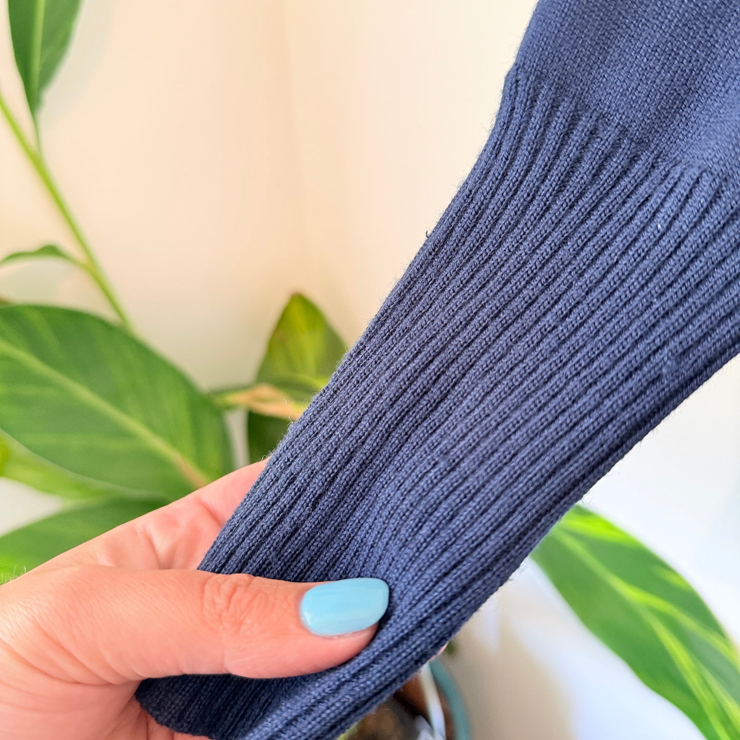 Visage (NZ Made) Size M 100% Merino Top