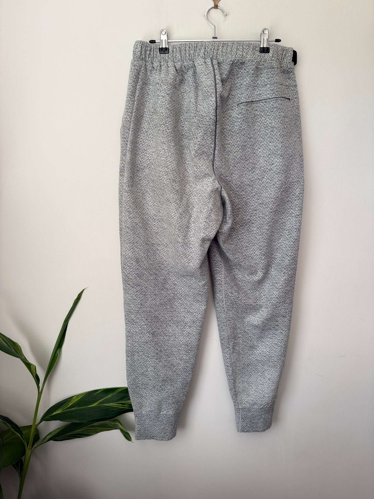 Nike Teci+ Pack Size S Tech Joggers