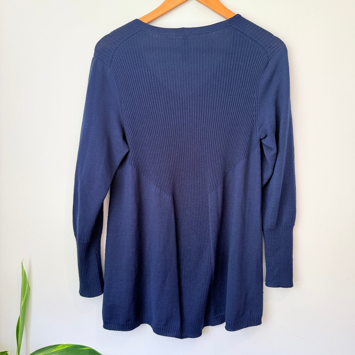 Visage (NZ Made) Size M 100% Merino Top