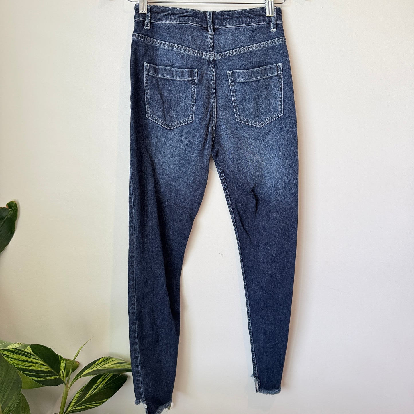 Country Road Size 6 High-Waisted Slim-Fit Blue Jeans
