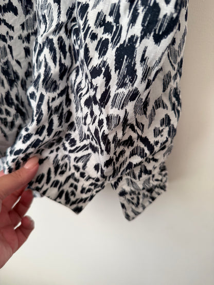 Decjuba Size L Short-Sleeved Top