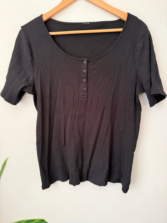 Brand Unknown Size U/Arm to U/Arm 51cm Ribbed Henley Top