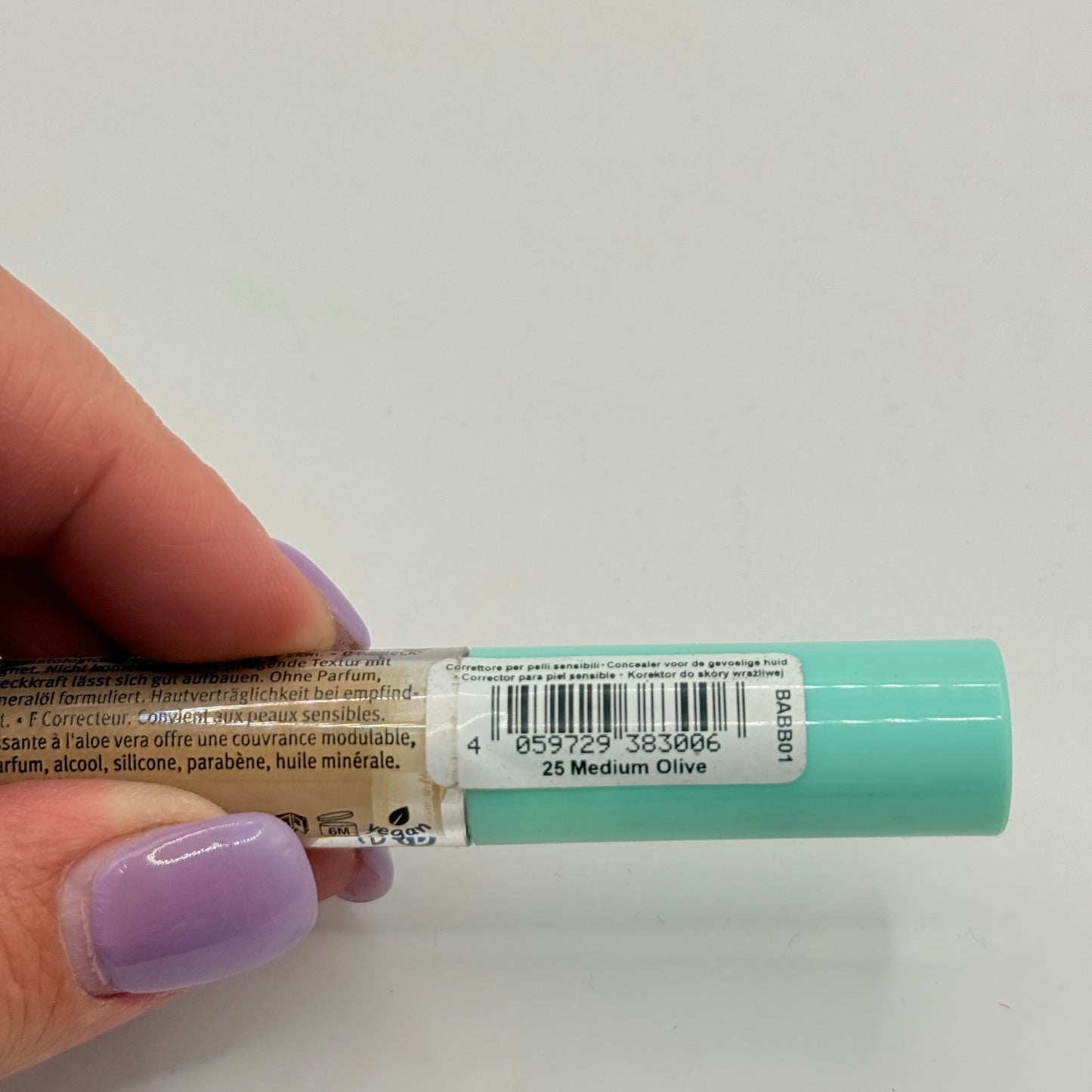 Essence Skin Lovin Sensitive Concealer 3.5 mL – 25 Medium Olive