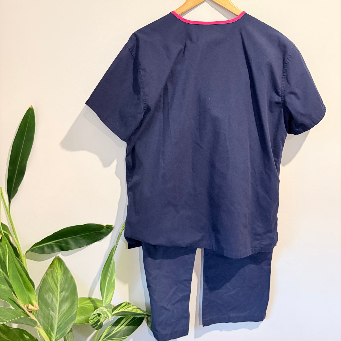 Biz Scrubs Size XL/TG Crossover Scrubs Set