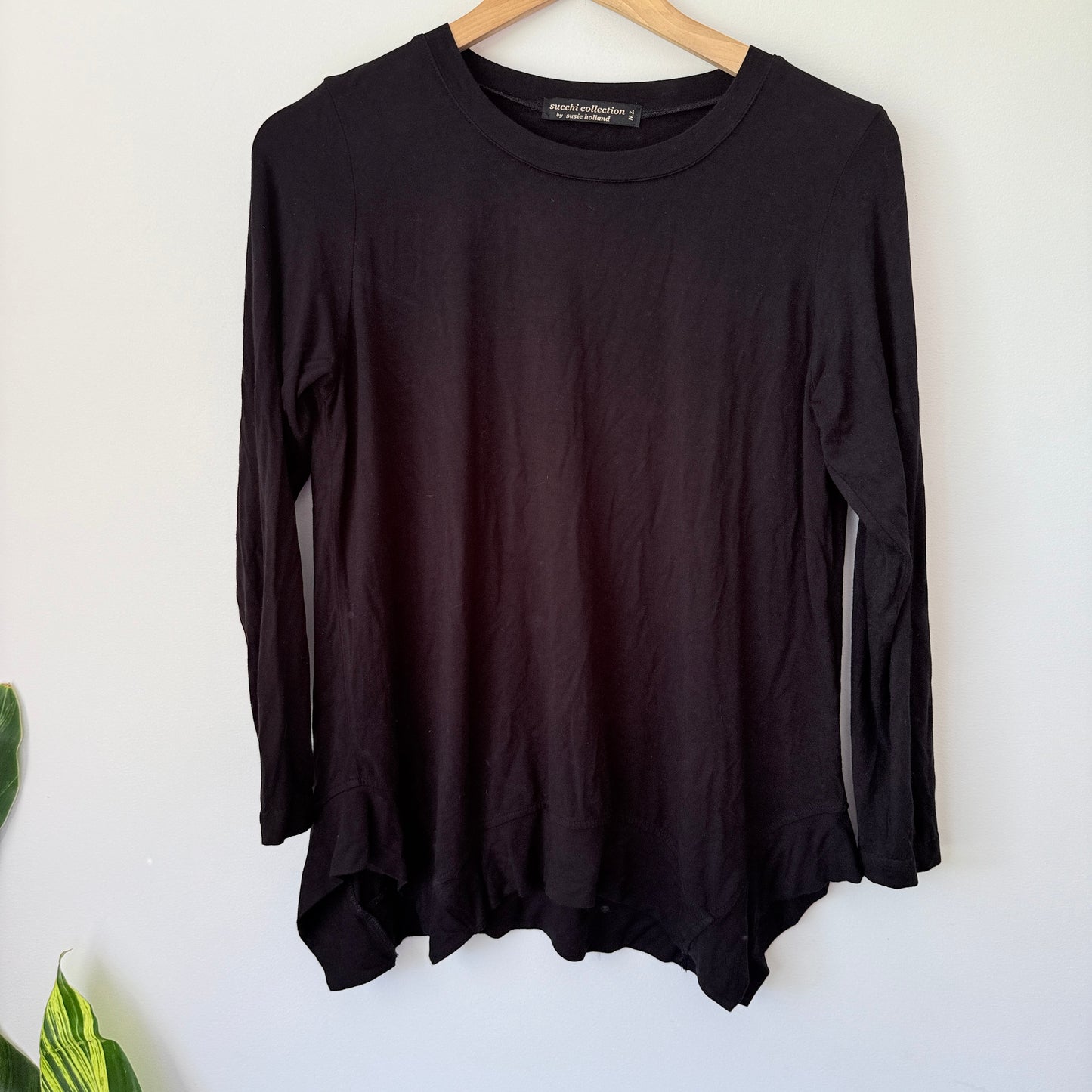 Succhi Collection by Susie Holland (NZ Made) Size U/Arm 49.5cm Black Viscose Top
