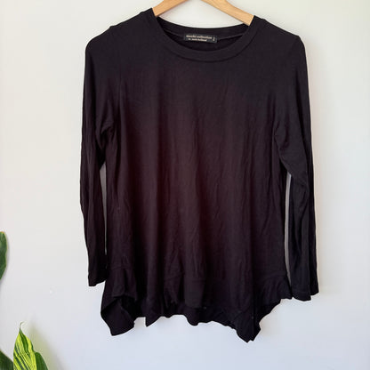 Succhi Collection by Susie Holland (NZ Made) Size U/Arm 49.5cm Black Viscose Top