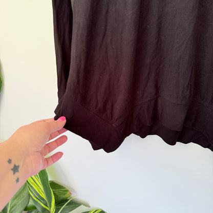 Succhi Collection by Susie Holland (NZ Made) Size U/Arm 49.5cm Black Viscose Top