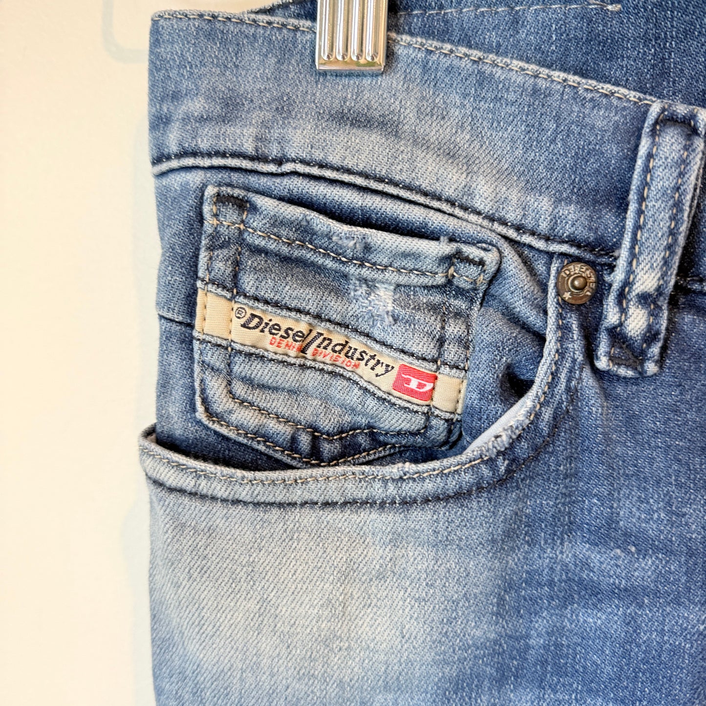 Diesel Getlegg Slim-Skinny Low Waist Jeans Blue - W25 L32