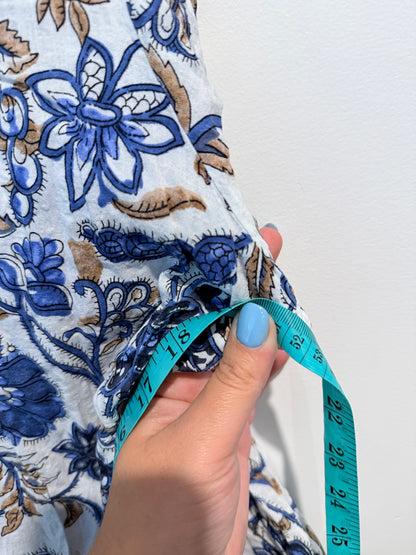 Aoya Size U/Arm to U/Arm 52cm Floral or Paisley Print Top