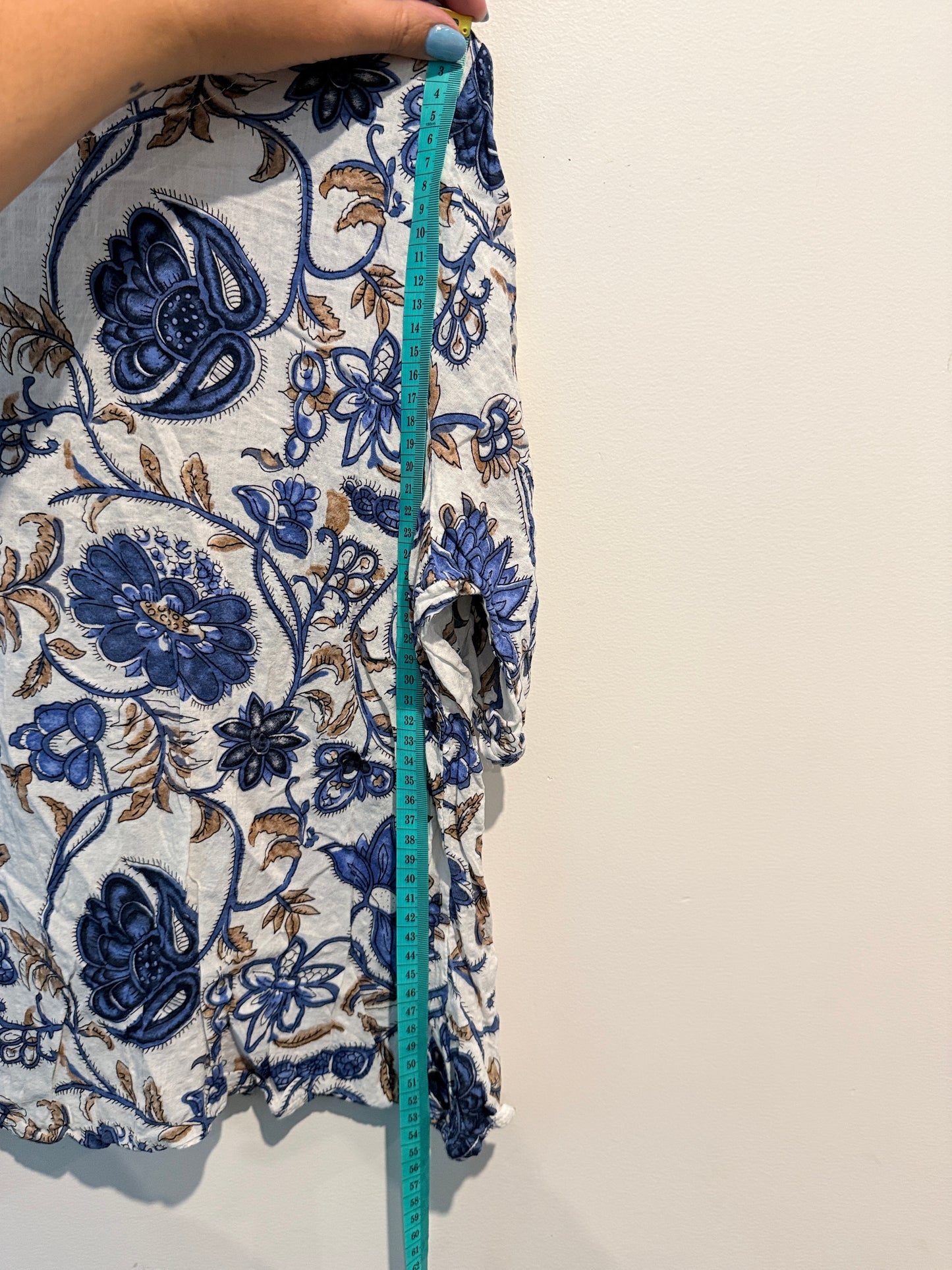 Aoya Size U/Arm to U/Arm 52cm Floral or Paisley Print Top