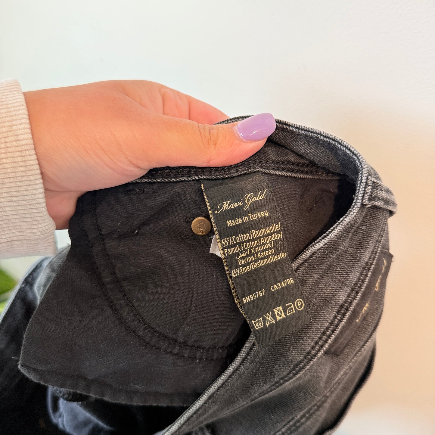 Mari Gold Size 32 Black Stretch Denim Jeans