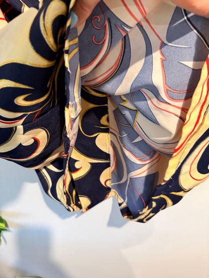 Brand Unknown Size U/Arm to U/Arm 62cm Patterned Button-Down Shirt with Gold Accents