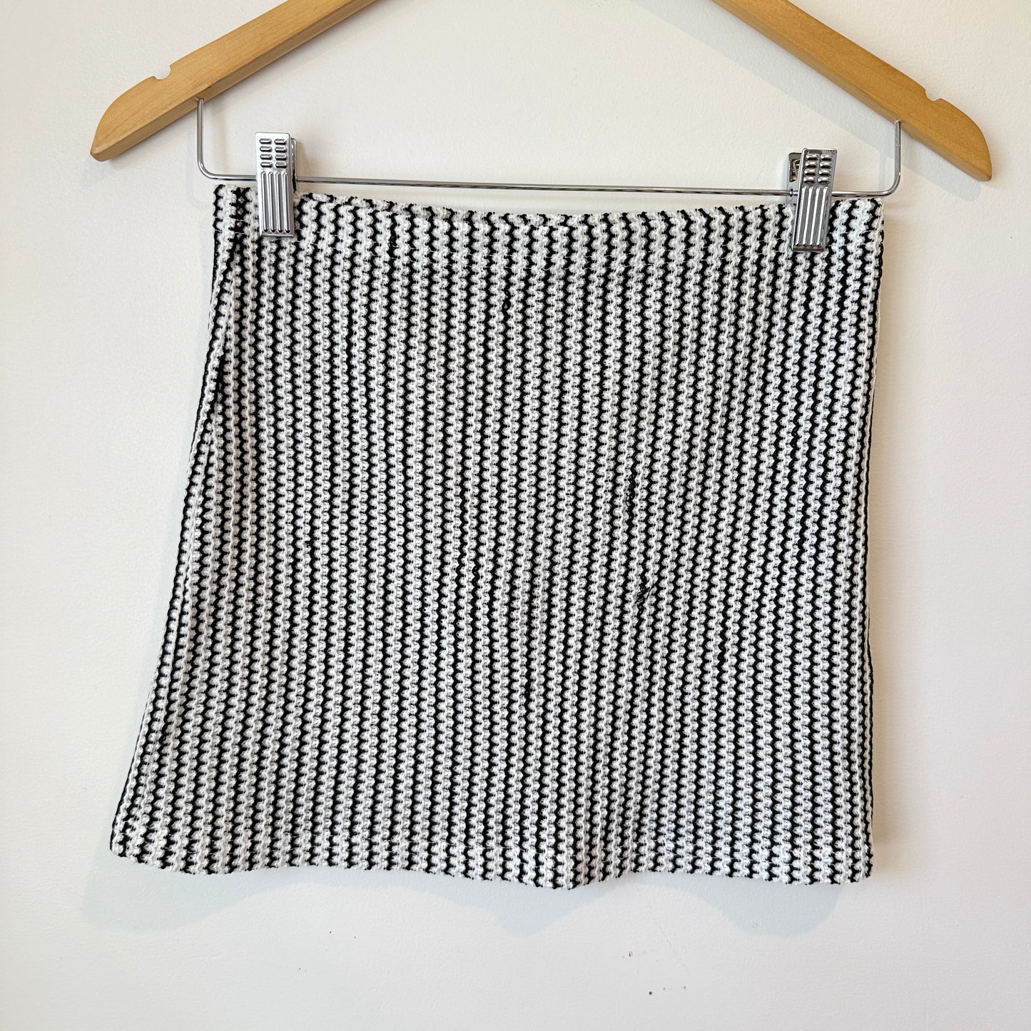 Glassons Black & White Knit Mini Skirt – Size M