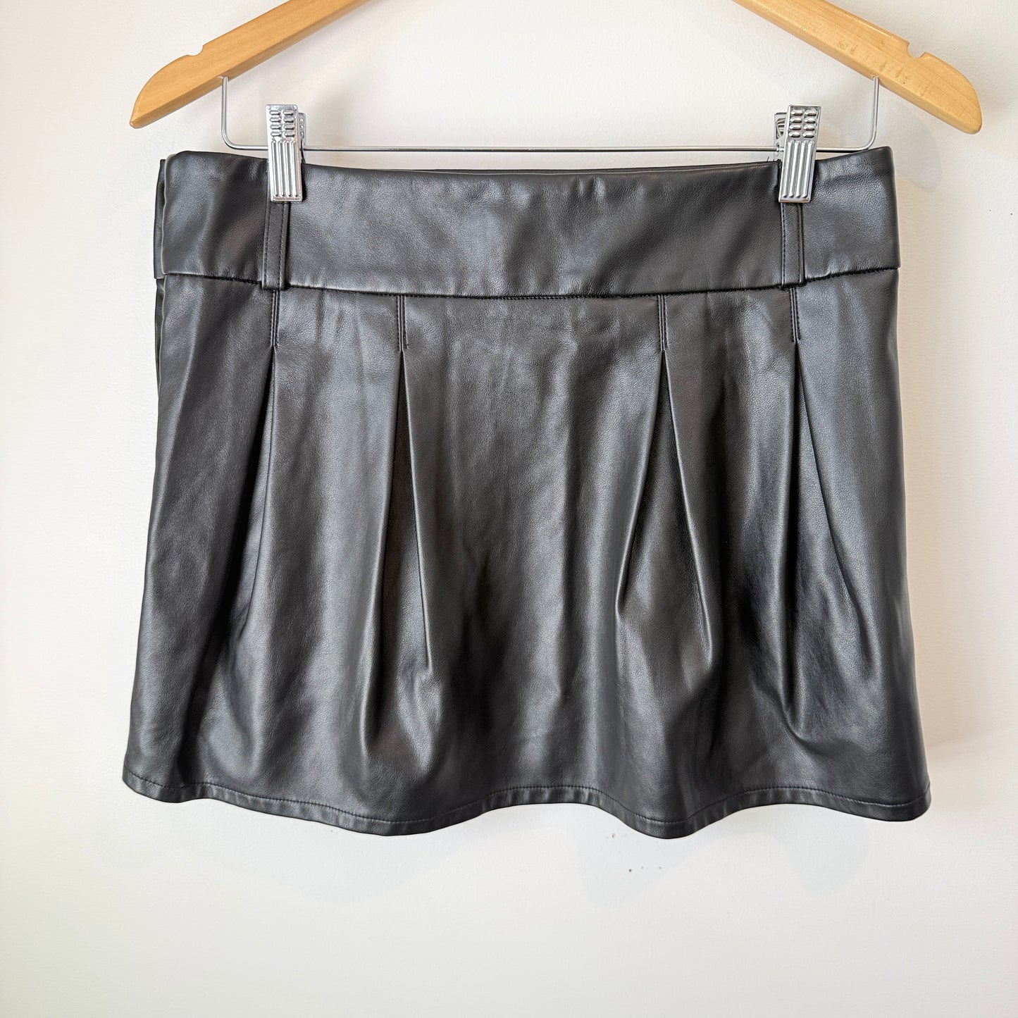 Glassons Black Pleated Faux Leather Skirt – Size 10